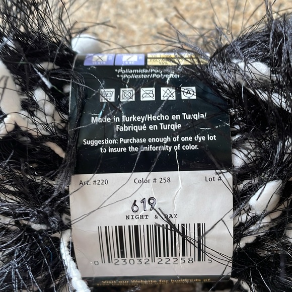 Lot 18 Total of Miscellaneous Fancy Fur Yarn 🧶 - Picture 3 of 4